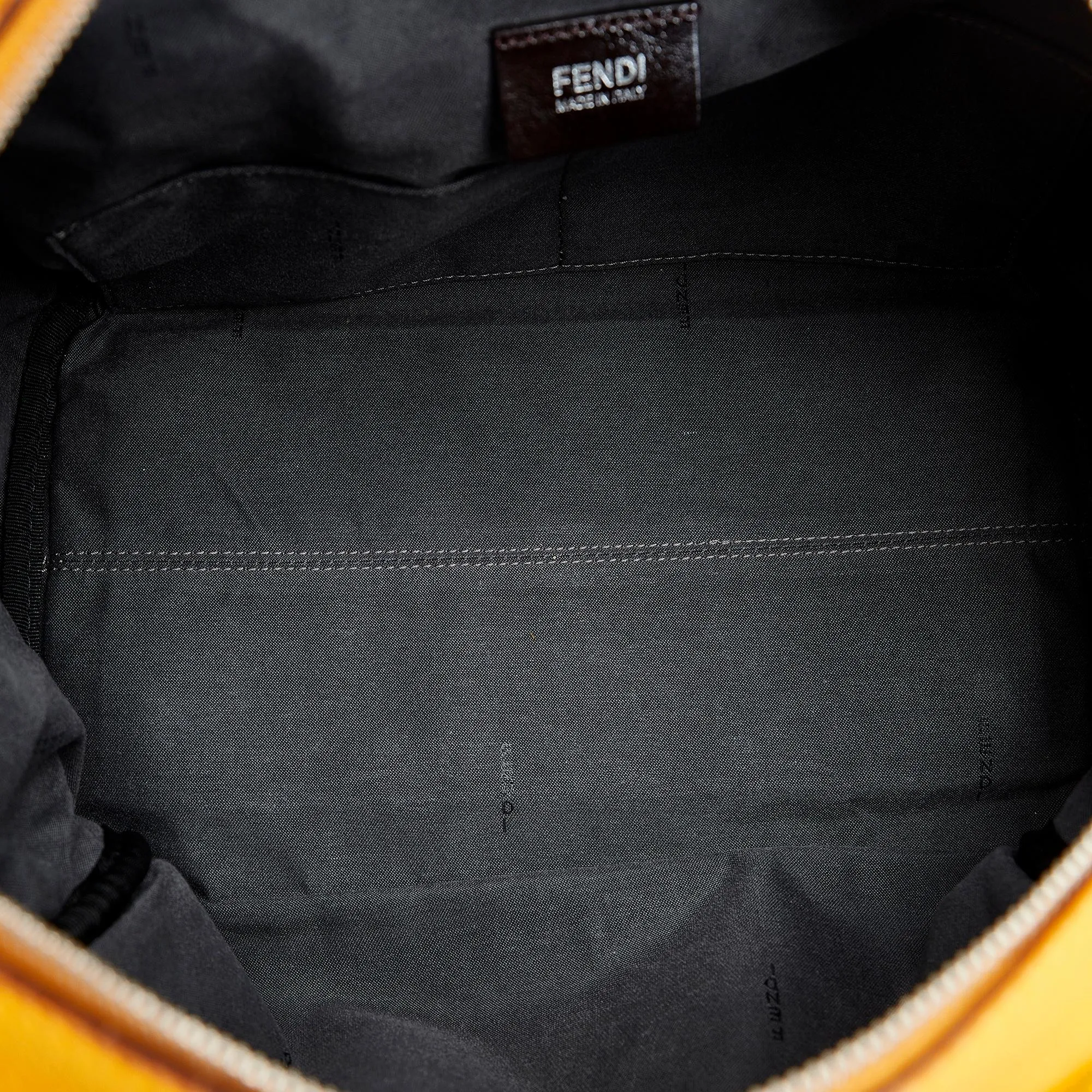 Fendi Leather Shoulder Bag (SHG-BjVo0V)
