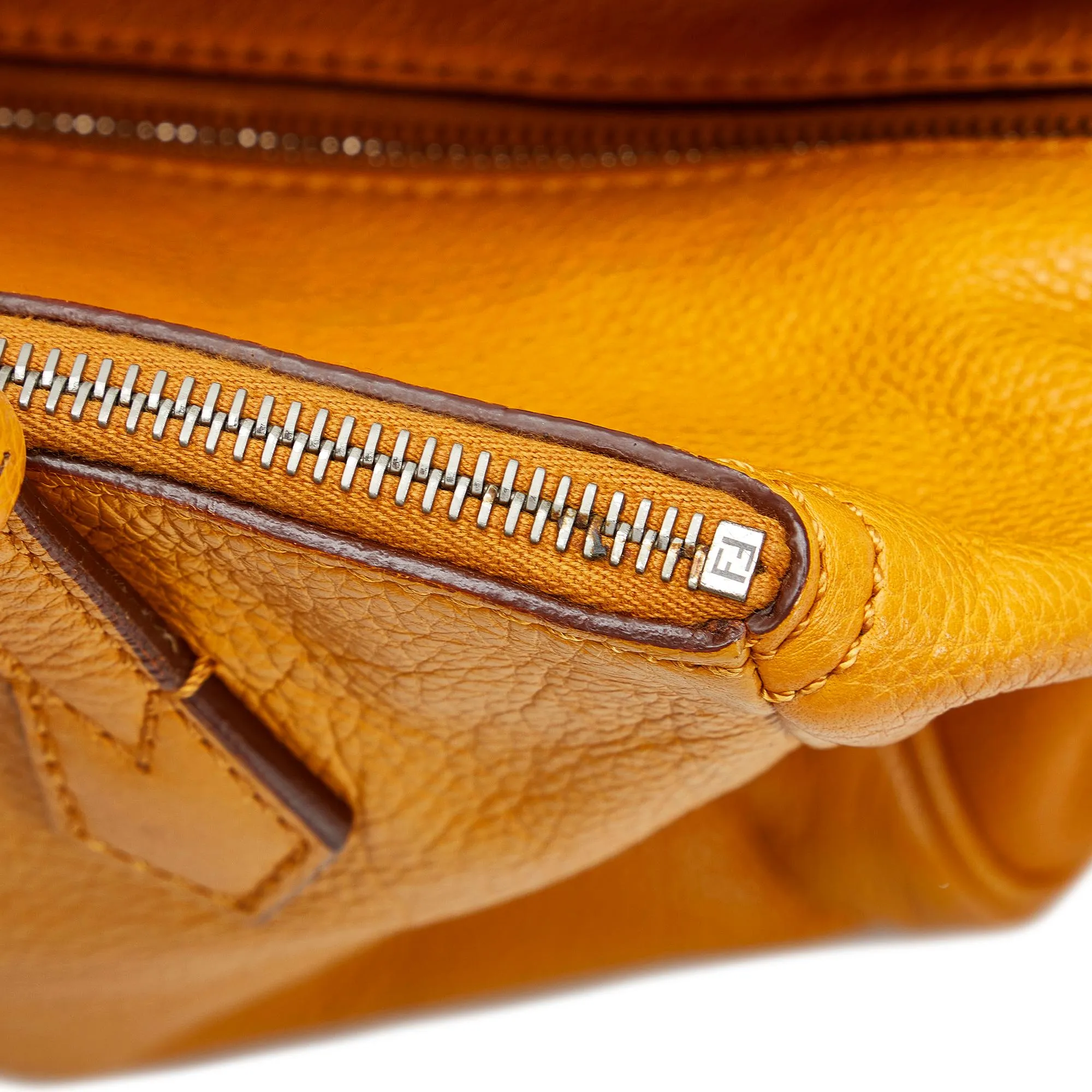 Fendi Leather Shoulder Bag (SHG-BjVo0V)